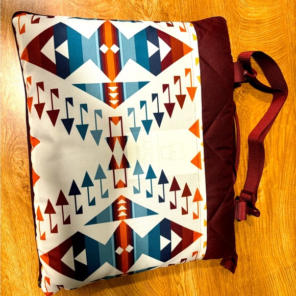 Pendleton outdoor packable blanket II Large II Big Thunder - Picture 3 of 7